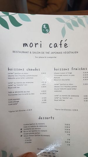 Boissons + desserts at Mori Cafe in Paris