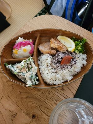 Bento du jour at Mori Cafe in Paris