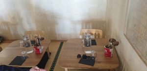 Tables à la japonaise at Mori Cafe in Paris