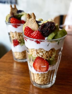 Pa-fe- x2 at Mori Cafe in Paris