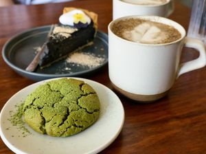 Matcha Cookie + Black Sesame Flan + Hojicha Latte at Mori Cafe in Paris
