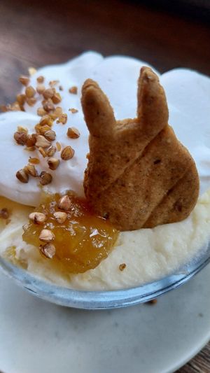 Tartelette déstructurée au yuzu ... with a vegan Totoro at Mori Cafe in Paris