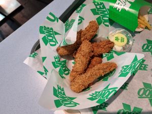 Chick'n tenders at Oowee Vegan in North London
