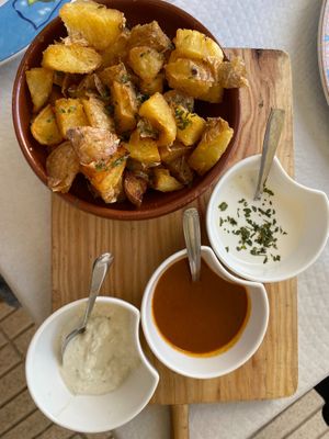 Patatas con tres salsas at Imperio Vegano in El Campello