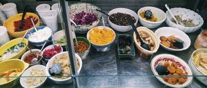 Delciousness in the counter, right in front of the open kitchen at Eviedemment in Ronse