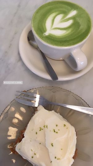 Super good! Live this vegan café!! Very impressive sweets too such as this carrot cake I ate🌞 The blueberry smoothie was sooooo good!! at À la Lo in Stockholm