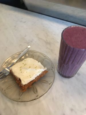 Carrot cake and blueberry smoothie with almond butter inside😍 at À la Lo in Stockholm