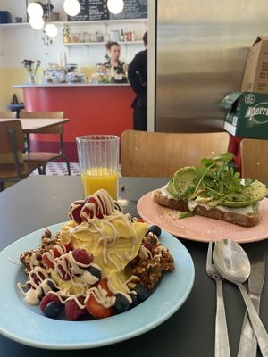 Frozen banana yoghurt and levain with avocado at À la Lo in Stockholm