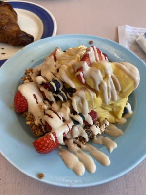 Frozen banana yoghurt with pb drizzle, granola and berries  at À la Lo in Stockholm