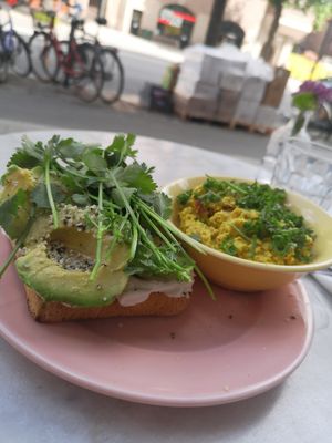 Avocado sandwich and scrambled tofu. 170kr. at À la Lo in Stockholm