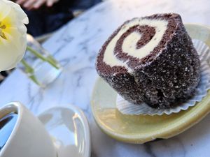 Dröm-Rulltårta - tasty mix of chocolate and vanilla (55SEK) at À la Lo in Stockholm