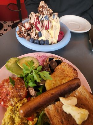 Weekend brunch and frozenbananayogurt at À la Lo in Stockholm