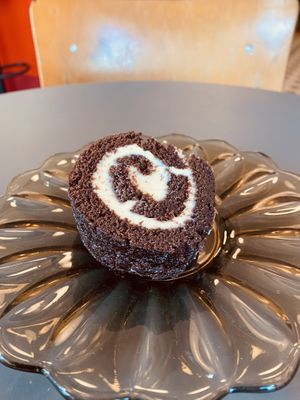 Drömrulltårta  at À la Lo in Stockholm