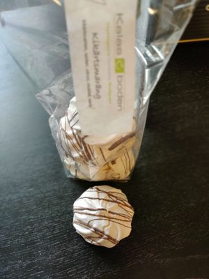 Aquafaba meringues at Kalasboden in Vanersborg
