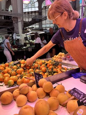 Orange vendor at Mercado Central de Valencia in Valencia