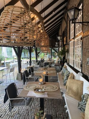 Zitplek op het terras at Buitenplaats De Houtmaat in Hengelo