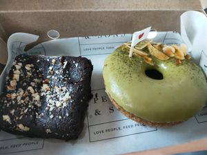 Vegan, gluten-free brownie & baked matcha donut at Pepita and Sons in Kuta