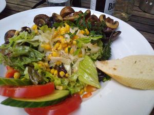 Vegan salad with grilled mushrooms at Zum Eichkatzerl in Frankfurt