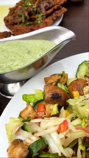 Vegane grüne Soße und großer Salat mit Champignons  at Zum Eichkatzerl in Frankfurt