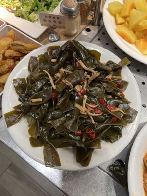 Buffet options  at Chéng 誠 - Lohas VLML - Da'an District in Taipei