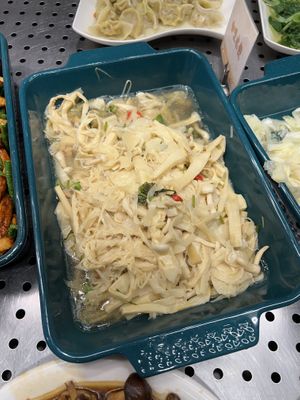 Buffet options  at Chéng 誠 - Lohas VLML - Da'an District in Taipei