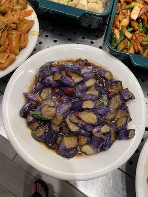 Buffet options  at Chéng 誠 - Lohas VLML - Da'an District in Taipei