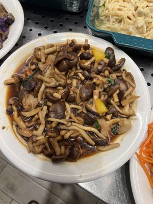 Buffet options  at Chéng 誠 - Lohas VLML - Da'an District in Taipei