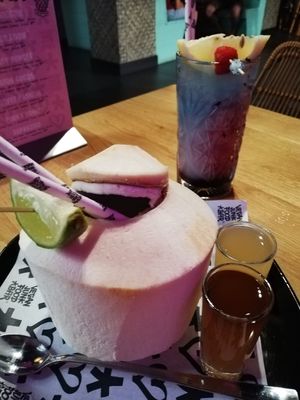 Vatos Cocos i Tipsy Unicorn at Vegan Junk Food Bar - El Born in Barcelona