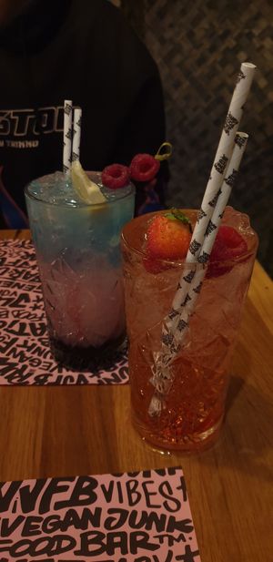 Cocktails Tipsy Unicorn & Pink Gin Tonic at Vegan Junk Food Bar - El Born in Barcelona