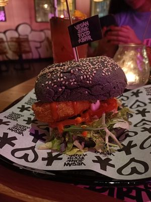 Hamburguesa de "pescado" at Vegan Junk Food Bar - El Born in Barcelona
