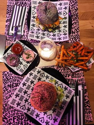 Hamburguesas con patatas de boniato at Vegan Junk Food Bar - El Born in Barcelona