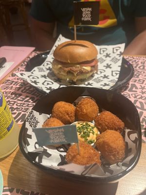 Mac and cheese bites, double cheesy smash    at Vegan Junk Food Bar - El Born in Barcelona
