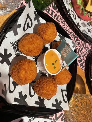 Mac & Cheeze Betterballs   at Vegan Junk Food Bar - El Born in Barcelona