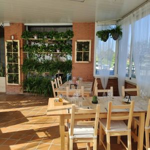 
Sa Tomaquera és un restaurant vegà 100% gluten free de cuina casolana amb productes ecològics i de proximitat en un ambient relaxat, íntim i familiar en un petit jardí per ga at Sa Tomaquera in Blanes