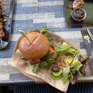 Avocado burger at De Buurman in Heerenveen