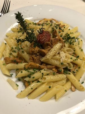 Vegan Tagliatelle with chanterelle mushrooms at Marina Walensee in Unterterzen