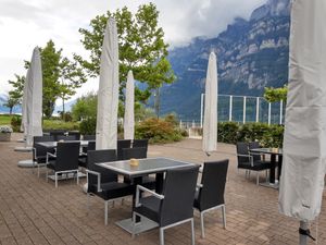Outdoor seating at Marina Walensee in Unterterzen
