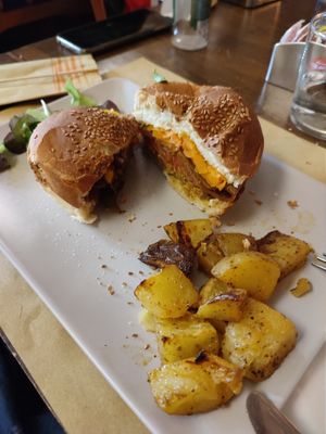 Due tipi di burger vegetali (foto brutta ma panini deliziosi) at Laboratorio - Food. Drink. Green Cosmetics in Jesi