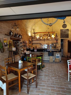 Ambiente piccolo ma davvero molto accogliente. at Laboratorio - Food. Drink. Green Cosmetics in Jesi