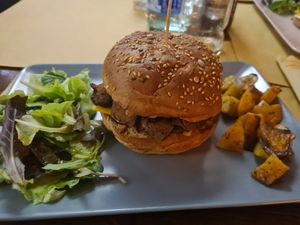 Burger with 'ciccia marchigiana' at Laboratorio - Food. Drink. Green Cosmetics in Jesi