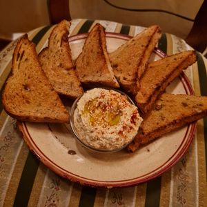 Hummus at Laboratorio - Food. Drink. Green Cosmetics in Jesi