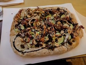 Bandiera bianca (mozzarella, courgettes, radish, wurst, balsamic vinegar sauce) at Laboratorio - Food. Drink. Green Cosmetics in Jesi