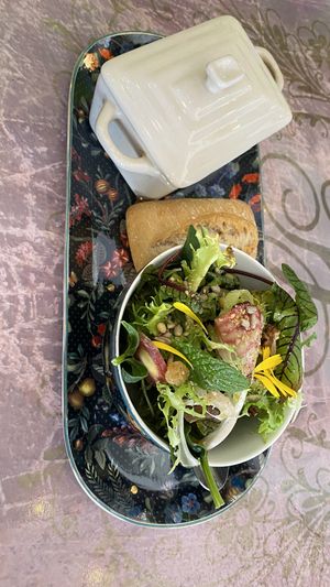 Faux cocotte asperges, avec salade.  at La Bohème in Saintes-maries-de-la-mer