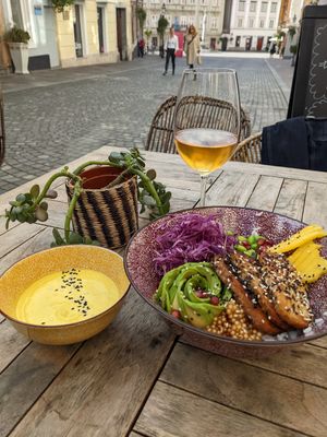 Sushi bowl with tempeh and orange wine at Gostilna Vida in Ljubljana