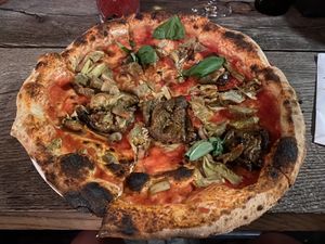 „Ammore mi“ veganized without cheese  at Pop's Place Pizza in Ljubljana