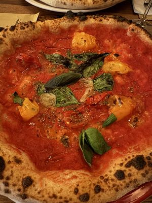 So much flavor in this simple pizza 🤌🏻  at Pop's Place Pizza in Ljubljana