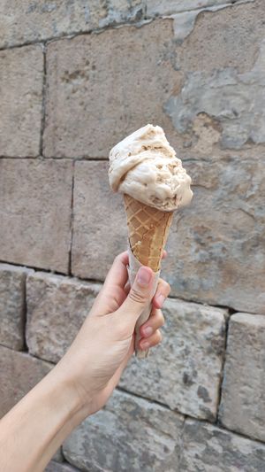 Cinnamon roll ice cream at AMMA Gelato in Barcelona