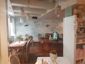 L'intérieur  at Un Piano dans la Théière in La Rochelle