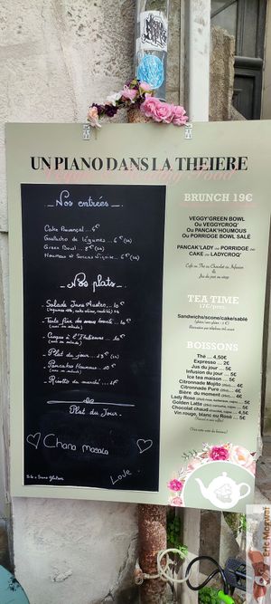 Menu at Un Piano dans la Théière in La Rochelle