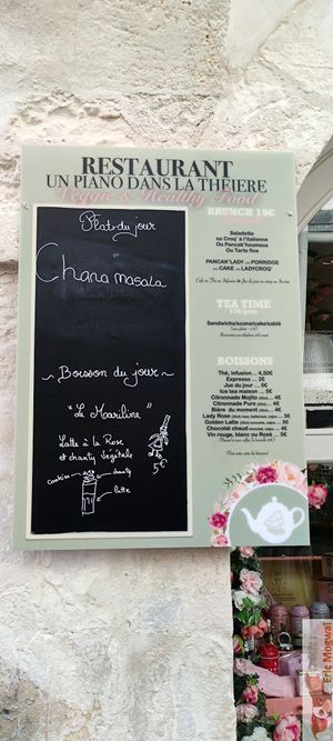 Menu at Un Piano dans la Théière in La Rochelle